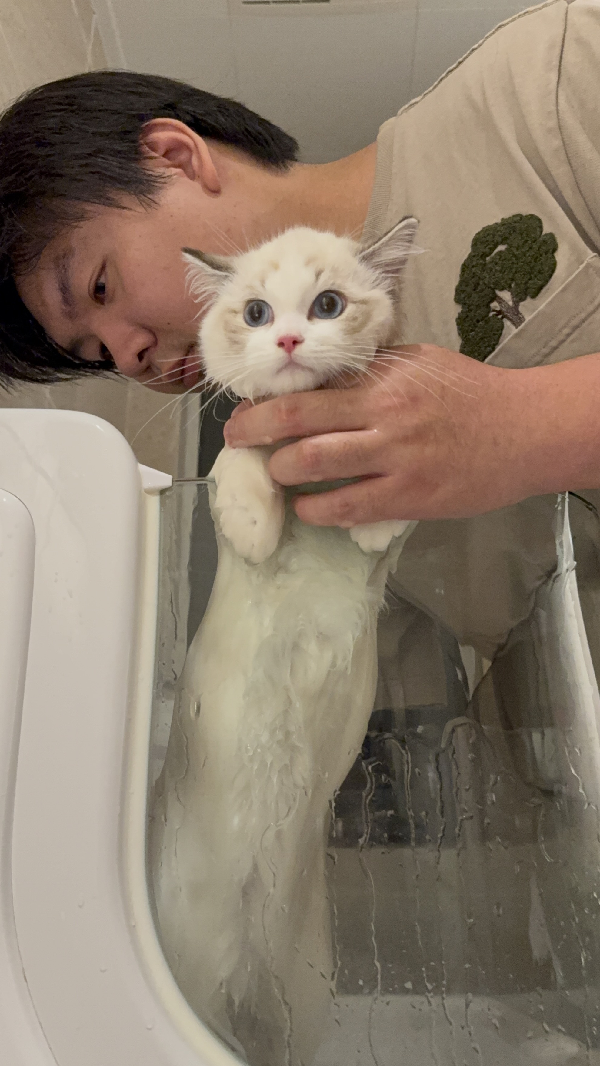 洗澡比我想象中反应要好很多诶！