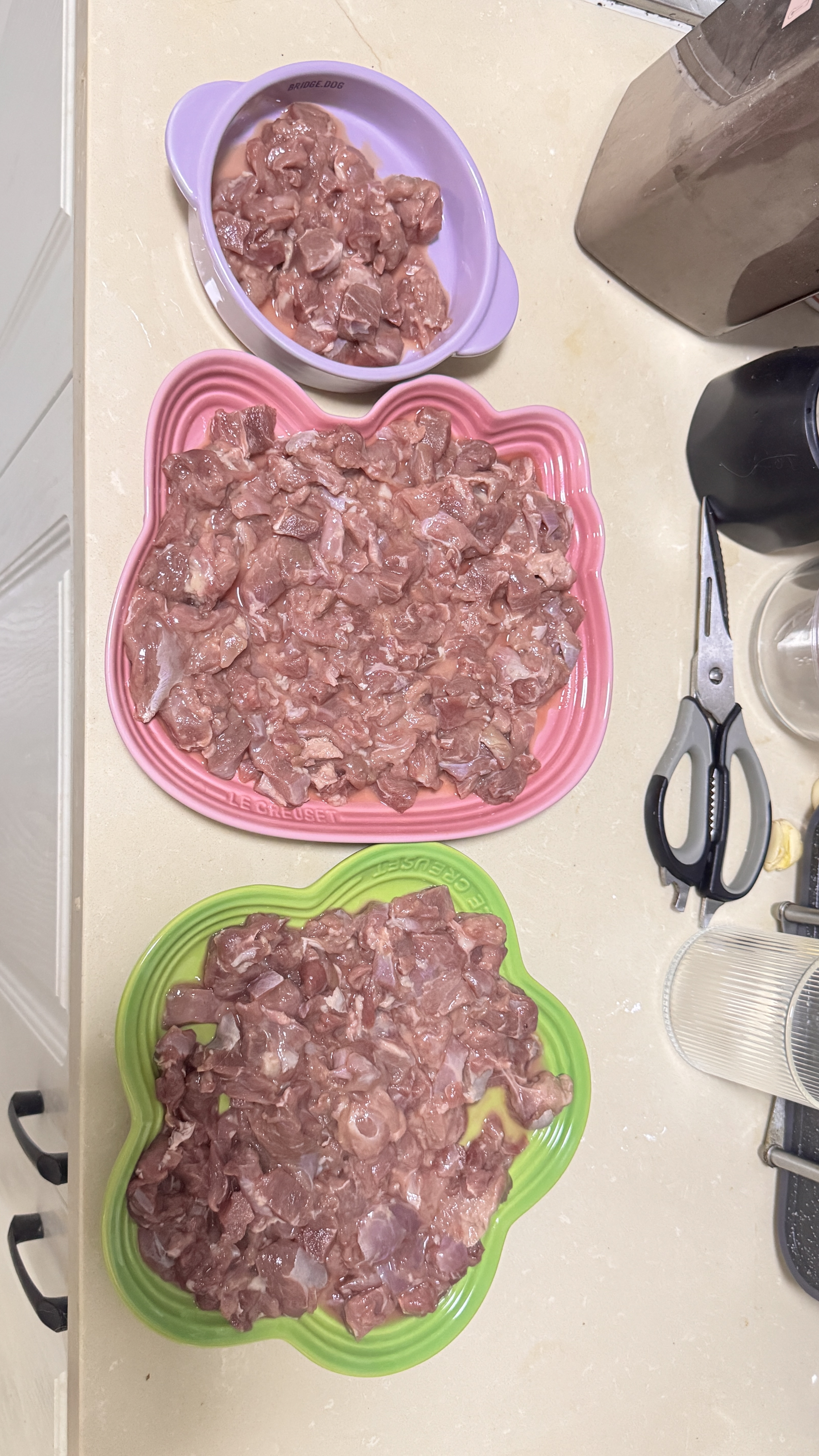 又是大口吃肉的一天！
今日加餐🍽️
还是我们的老朋友鹅腿肉，这个适口真的无敌了，感觉是可以超越兔🐰和鸡胸的存在了……
补剂：葡聚糖