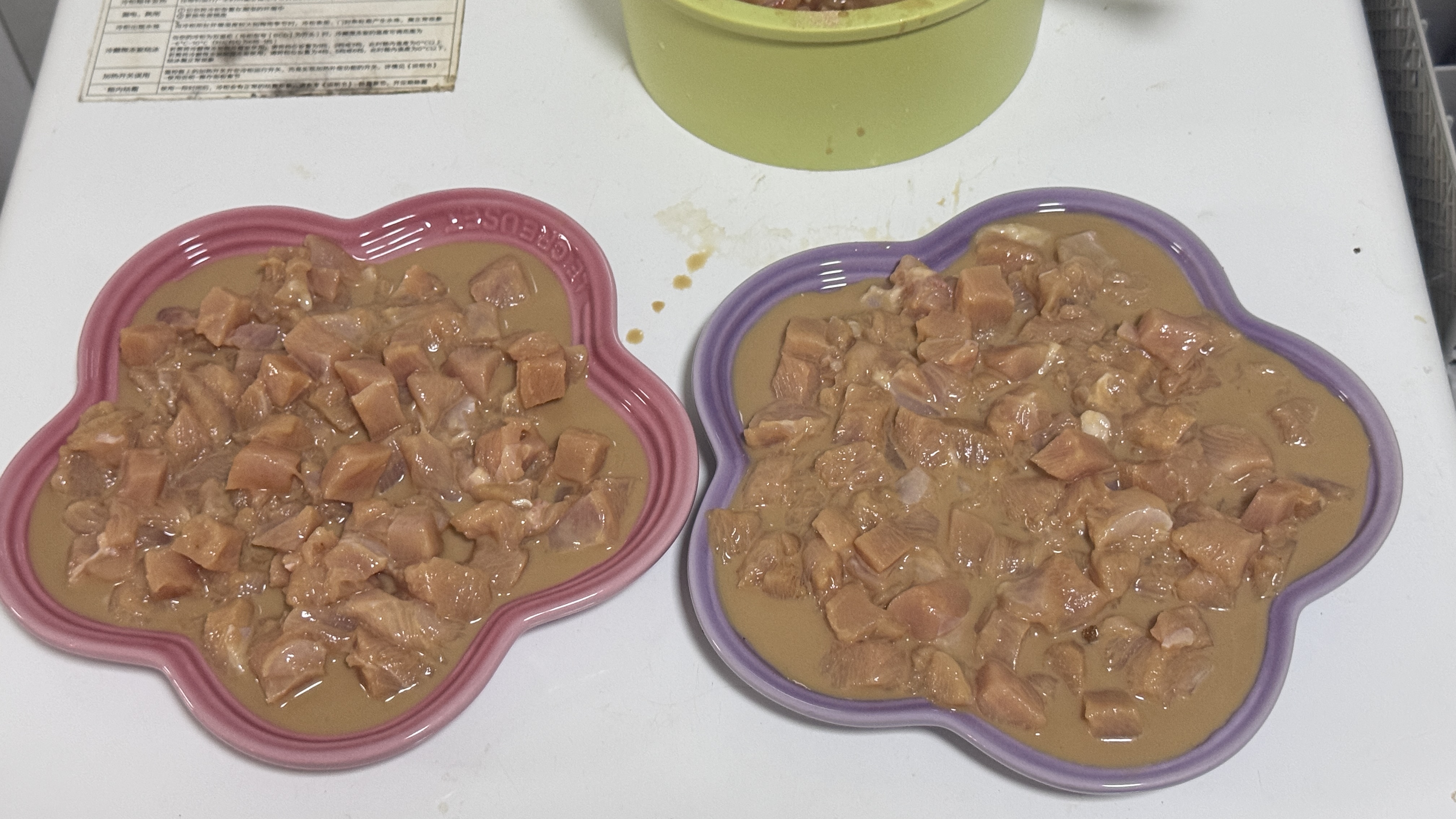 谁懂这一大盆肉的救赎感！
竟然被吐槽有饭缩力！😡
今日加餐🍽️
生骨肉～火鸡胸
补剂：黄芪多糖➕九羊羊奶