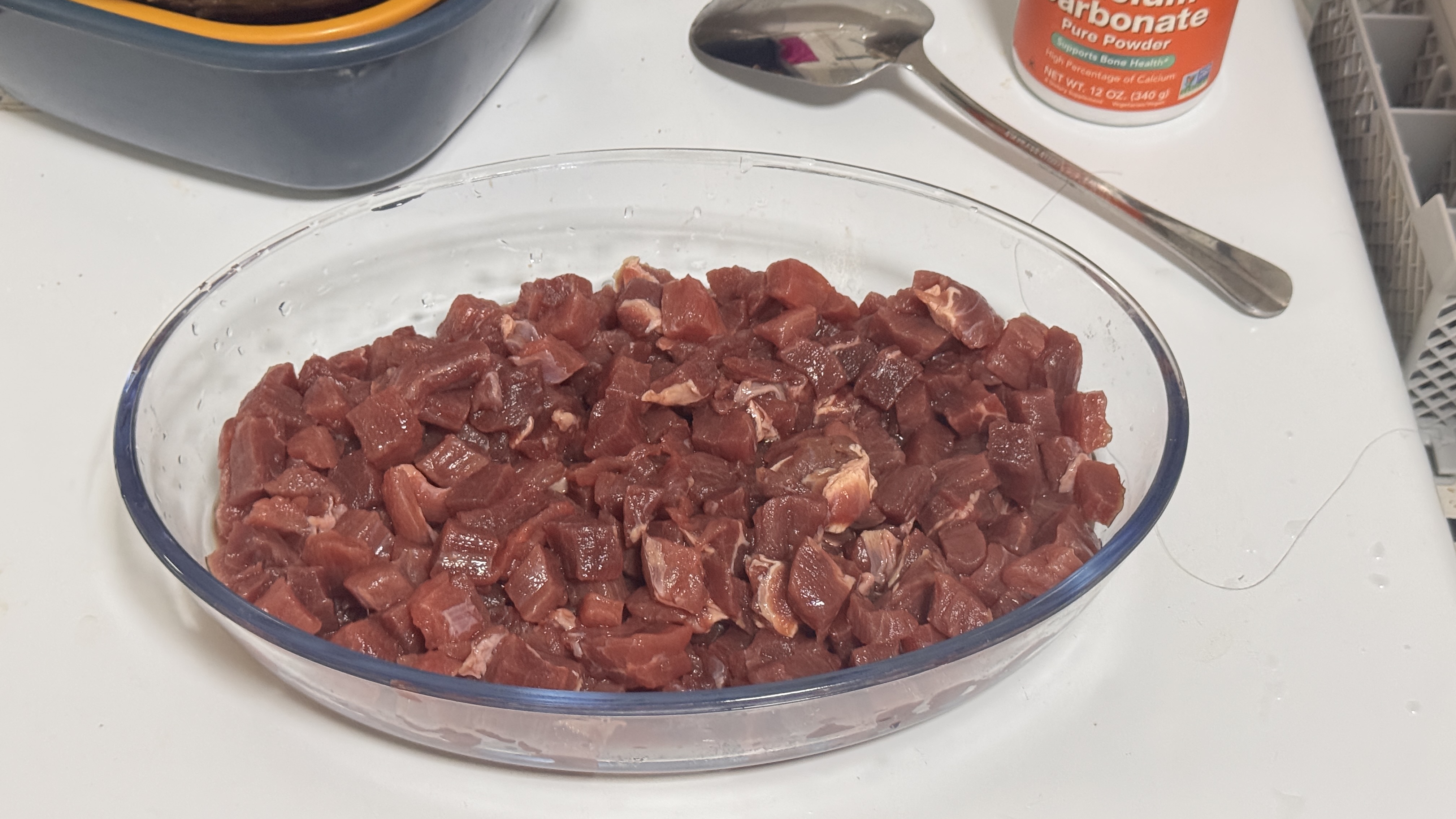 这周要吃些红肉肉啦🥩
今日加餐🍽️
生骨肉：牛霖
补剂：乳铁蛋白