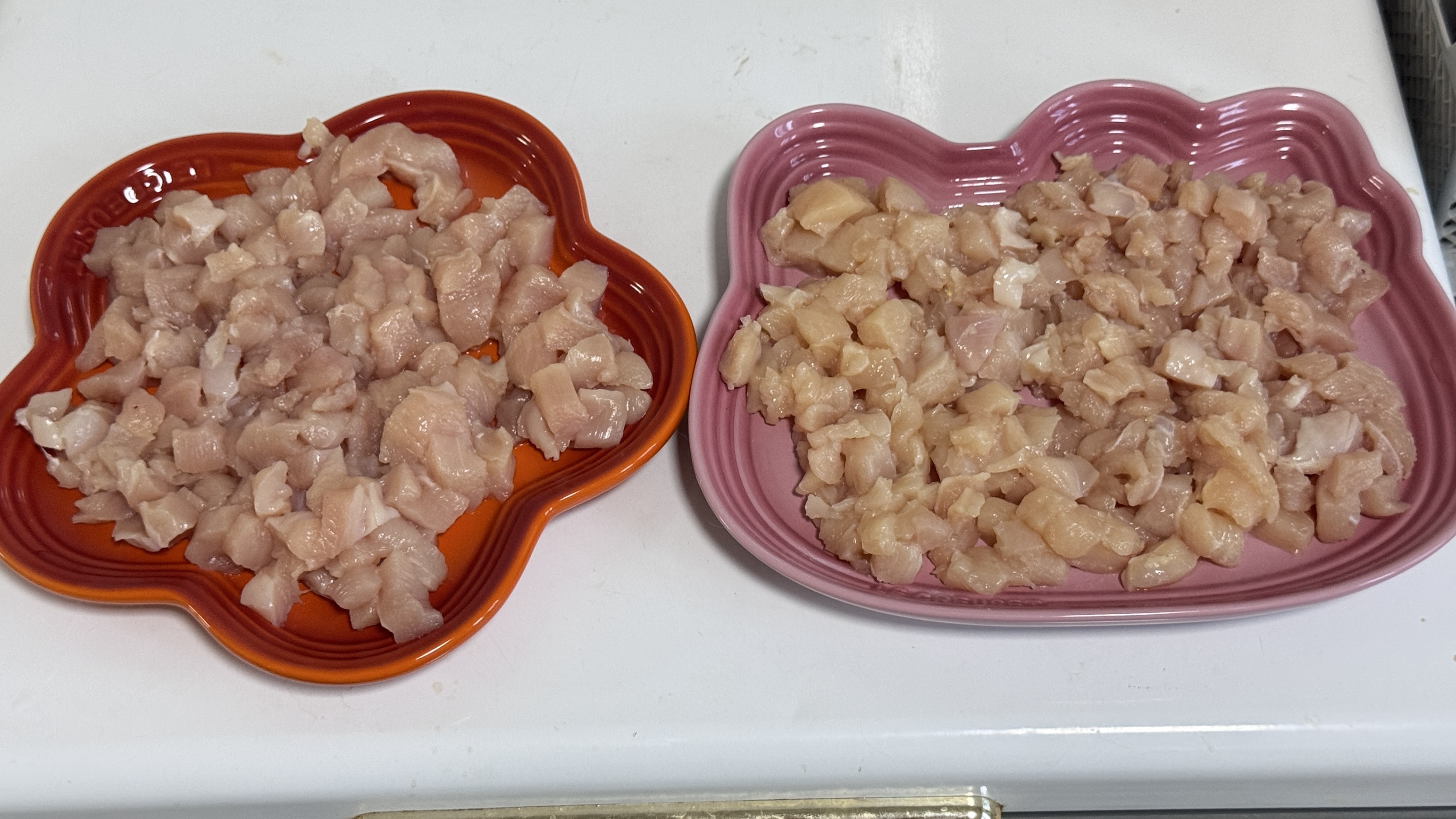 今天吃点鸡胸肉吧
感觉还是山姆买的这个鸡胸品质要好一些
